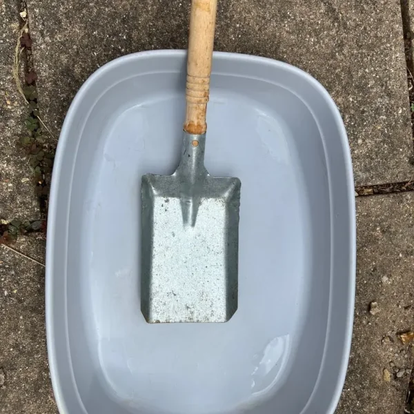 Cat litter tray and scoop