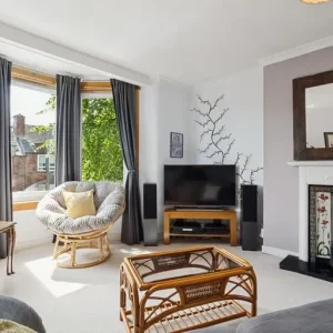 2 bedroom flat in bromley-cross, Chapeltown Road - Image 2