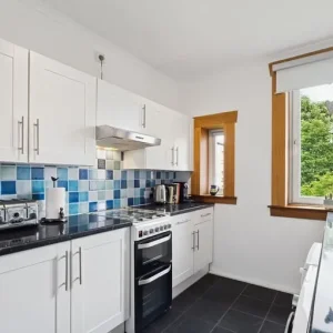 2 bedroom flat in bromley-cross, Chapeltown Road - Image 6