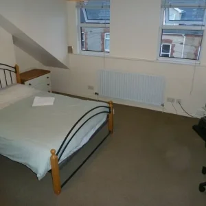 2nd floor bedroom with wash hand basin - Image 2