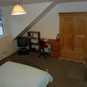 2nd floor bedroom with wash hand basin - Image 3
