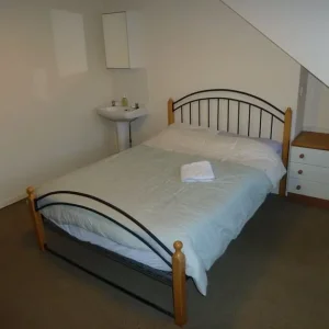 2nd floor bedroom with wash hand basin - Image 7