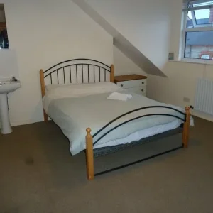 2nd floor bedroom with wash hand basin - Image 8