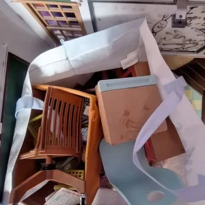 Schoolroom with dolls and accessories - Image 2