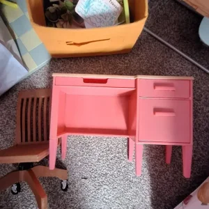 Schoolroom with dolls and accessories - Image 4