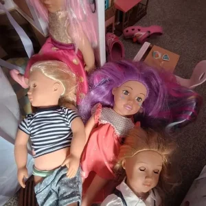 Schoolroom with dolls and accessories - Image 5