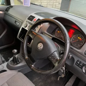 2009 Volkswagen Touran breaking for parts - Image 3