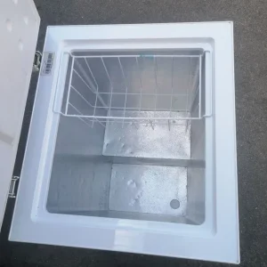 100L Gloss White Freezer with Spring-Loaded Lid - Image 4