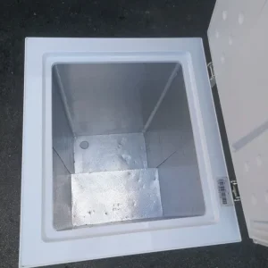 100L Gloss White Freezer with Spring-Loaded Lid - Image 5