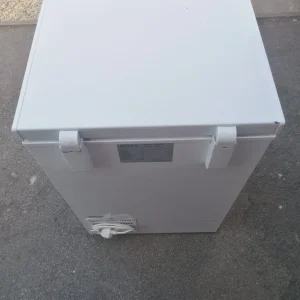 100L Gloss White Freezer with Spring-Loaded Lid - Image 8