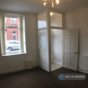 2 bedroom mid-terrace house in Melbourne Street - Image 2