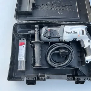 Makita HR2470WX 240v hammer drill with bits and carry case