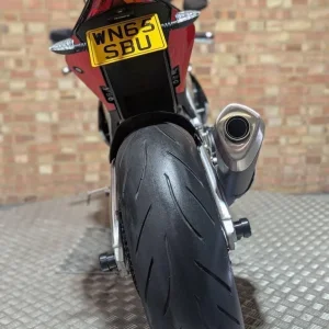 Aprilia RSV4 RF - Image 8