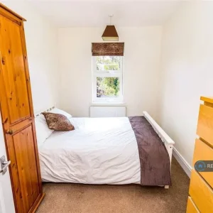 3 bedroom terraced house in Roselands Gardens - Image 4