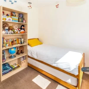 3 bedroom terraced house in Roselands Gardens - Image 5