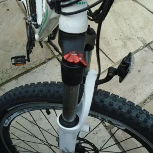 24 speed mountain bike with electric assist and disc brakes - Image 4