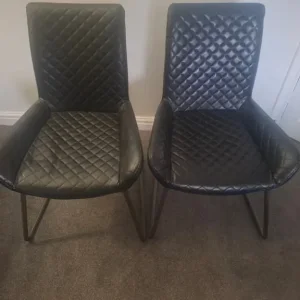 6 seater dining table with 4 chairs and 1 bench chair - Image 6