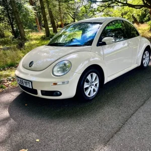 Volkswagen Beetle 2008 3-door manual hatchback - Image 2