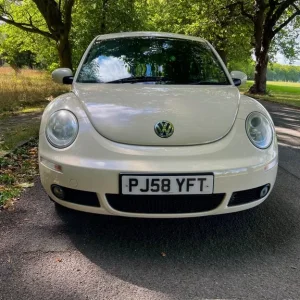 Volkswagen Beetle 2008 3-door manual hatchback - Image 3