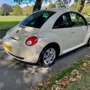 Volkswagen Beetle 2008 3-door manual hatchback - Image 5