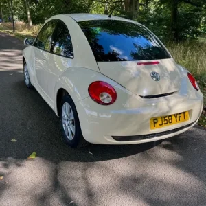 Volkswagen Beetle 2008 3-door manual hatchback - Image 7