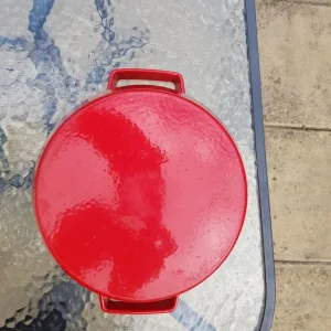 red pyrex enamelled cast iron creuset casserole dish - Image 5