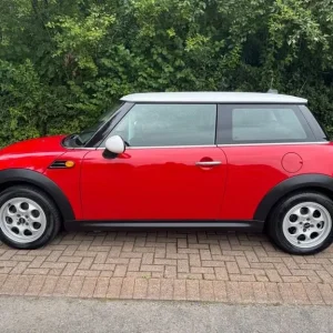 2012 MINI Cooper Hatchback 1.6 Manual with Alloy Wheels and Air Con - Image 2