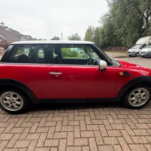 2012 MINI Cooper Hatchback 1.6 Manual with Alloy Wheels and Air Con - Image 6