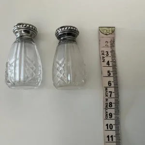 VINTAGE GLASS SALT AND PEPPER SHAKERS - Image 3