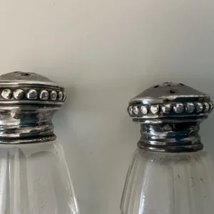 VINTAGE GLASS SALT AND PEPPER SHAKERS - Image 4