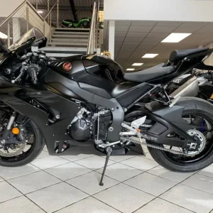 2022 Honda CBR1000RR-R Fireblade - Image 2