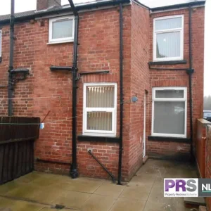 2 bedroom house in Worcestershire, England - Image 3