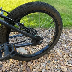 18-inch BMX bike for a kid - Image 3