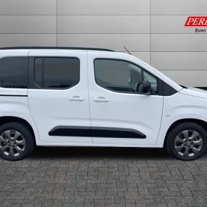 2024 Vauxhall Combo Life 100kW Ultimate 52kWh 5dr Auto Estate Electric - Image 3