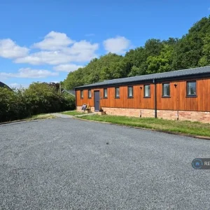 2 bedroom bungalow in Lakeview, Saltdean, Brighton