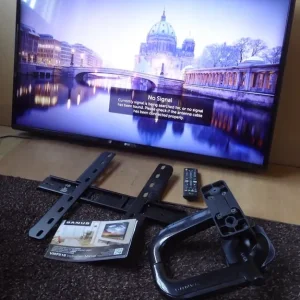 43 inches 4K LG Smart TV with wall mount - Image 2