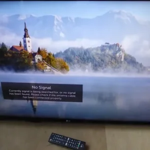 43 inches 4K LG Smart TV with wall mount - Image 3