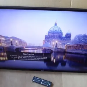 43 inches 4K LG Smart TV with wall mount - Image 6