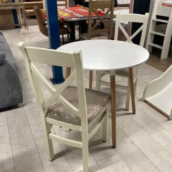 Round Table and 2 Chairs
