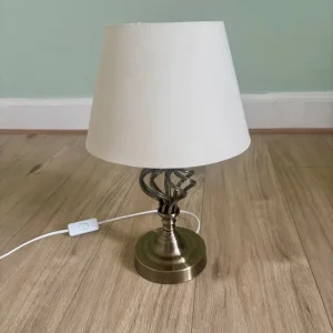 Four lamps, one tall, three table top - Image 3