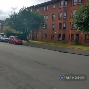 2 bedroom flat in Durward Court, G41