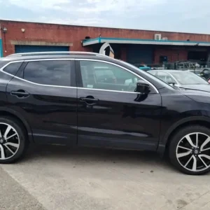 2015 Nissan Qashqai 1.6 dCi Tekna 5-door hatchback - Image 2