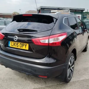 2015 Nissan Qashqai 1.6 dCi Tekna 5-door hatchback - Image 4