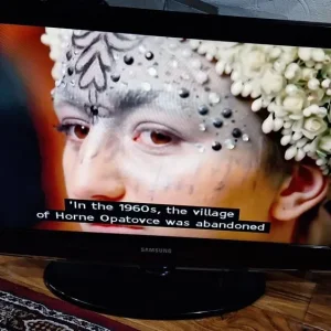 Samsung 32in Freeview LE32C45 TV with remote and manual - Image 3