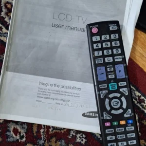 Samsung 32in Freeview LE32C45 TV with remote and manual - Image 8