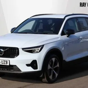 2025 Volvo XC40 Estate B3 Plus Dark with Heated Seats, Apple Carplay, Park Camera - Image 8