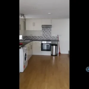 2 bedroom detached house in Ellenborough Park North - Image 2