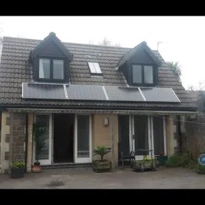2 bedroom detached house in Ellenborough Park North