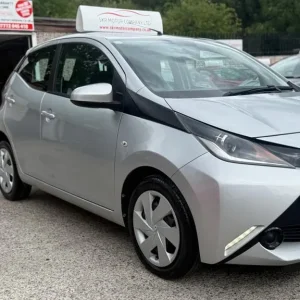 2016 Toyota AYGO 1.0L VVT-i x-play hatchback - Image 5