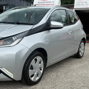 2016 Toyota AYGO 1.0L VVT-i x-play hatchback - Image 7